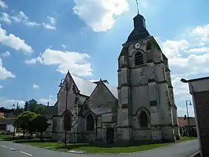Église Saint-Fuscien-et-Saint-Gentien façade principale et clocher.