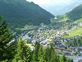 Vue aérienne de la station.