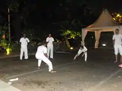 Provocation, distance et garde se répètent avant toute confrontation. On cherche tout d'abord à dissuader l'autre afin d'éviter tout combat.