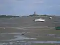Le rivage à marée basse.