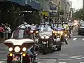 Parade de motards sur la 54e&nbsp;Rue.