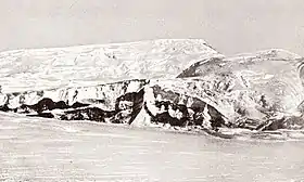 Le mont Fridtjof Nansen, photographié par Roald Amundsen.
