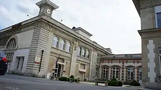 Les bâtiments d'expedition de la rue du Champ de Mars