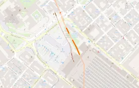 Plan en couleurs sur lequel est reporté le tracé d'un mur.