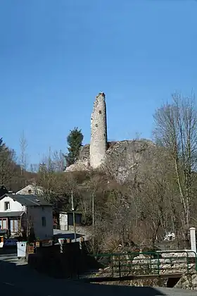 Tour du château de Boissezon à Murat-sur-Vèbre