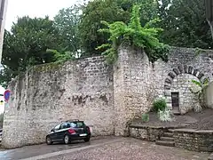 Murs d'enceintes classés