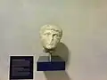 Tête en marbre retrouvée sur le chantier, très probablement de Néron (maintenant au musée de la gare de Neapolis)