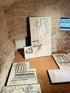Fragments des mosaïques du sol des deux cathédrales romanes, XIe et XIIe&nbsp;siècles.