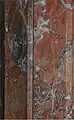 Colonne de marbre dans le banking hall
