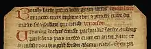 Cette image illustre que le manuscrit a été amputé de son début. Les découpes sont nettes et les deux coins sont coupés diagonalement.