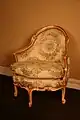 Bergère de style Louis XV, réplique d'un modèle d'époque.