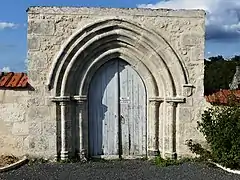 Portail sud du cimetière.