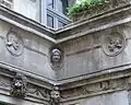 mascarons,têtes de lion,et profils de soldats casqués