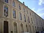 Immeuble classé, au no&nbsp;10.