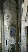 Collatéral nord avec l'ouverture de l'escalier qui donnait accès à la chapelle du massif antérieur