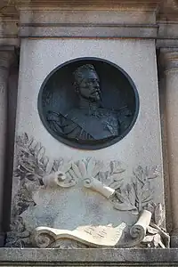 Émile Mellinet (1886), médaillon en bronze ornant la sépulture du général, Nantes, cimetière Miséricorde.