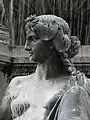 Tête de la statue représentant la Sèvre.