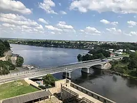 Image de la frontière à Narva: Estonie (gau.) et Russie (dr.)