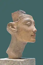 La Tête inachevée de Néfertiti (Berlin)