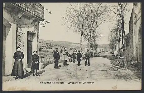 Avenue de Clermont : carte postale (1re moitié du XXe&nbsp;siècle).
