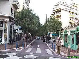 Avenue Alphonse Karr prise au début, angle de la rue de la Liberté, direction nord.