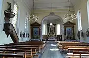 Vue intérieure de la nefvers le chœur.