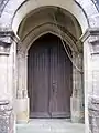 Le porche et le portail de l'église (déc.&nbsp;2009)