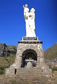 La statue de Notre-Dame-des-Neiges.