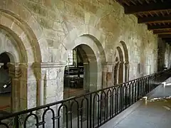 Cloître de l'abbaye Notre-Dame d'Autrey.