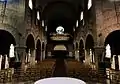 Nef: vue vers l'orgue et l'entrée principale