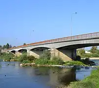 Le nouveau pont sur la Loire, en grande partie sur la commune.