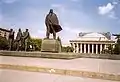 La statue de Lénine et le théâtre-opéra de Novossibirsk.
