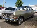 Opel Rekord en berline quatre portes