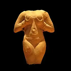 Statuette de femme.