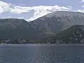 le massif depuis le lac