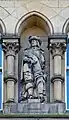 Statue de Cromwell sur la façade de l'hôtel de ville de Bradford.