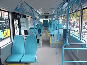 Vue arrière sur un modèle à moteur horizontal longitudinal.