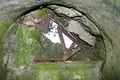 Poste d'observation est avec des éléments de camouflage