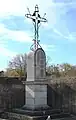 Une croix.