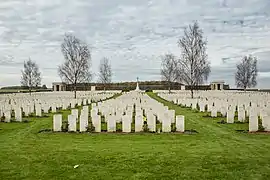Le cimetière militaire…