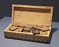 Boite de shatar portable et de jeu de cartes (sous forme de tuiles). Dynastie Qing