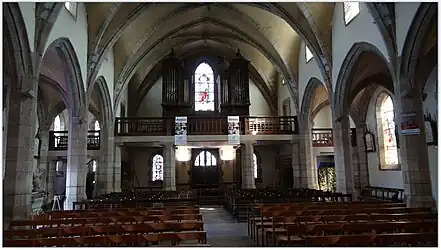 Église paroissiale Saint-Pierre : vue intérieure (les orgues).