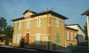 L'ancienne école d'Ornézan.