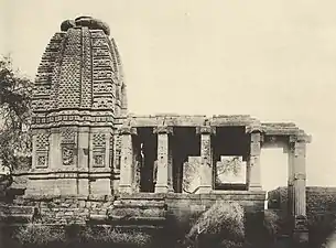Osian, temple 7 solaire (Surya ?). VIIIe&nbsp;siècle. Grès rose.