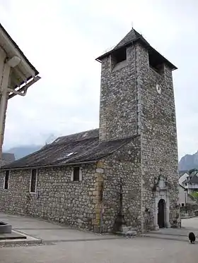 Osse-en-Aspeéglise Saint-Étienne(42°&nbsp;59′&nbsp;42″&nbsp;N, 0°&nbsp;37′&nbsp;01″&nbsp;O)