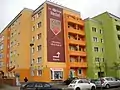 L'Ostel&nbsp;(en), un hôtel à bas coût décoré dans le style Ostalgie.