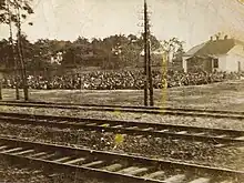 Le 19 août 1942, les Juifs attendent toute la nuit leur déportation pour Treblinka (photo clandestine).
