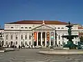 Le théâtre D. Maria II sur la place
