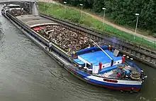 Transport fluvial de ferrailles (sur la Deûle à Lille