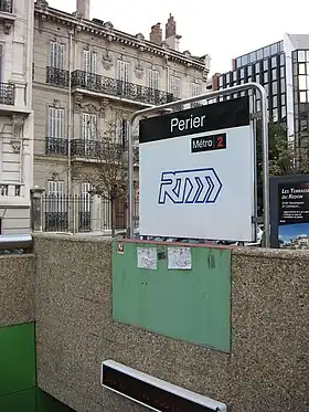 Entrée de la station de métro Périer.